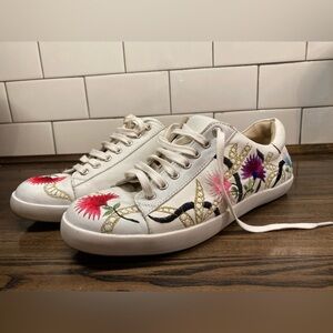 Floral Embroidered Women's Leather Sneakers